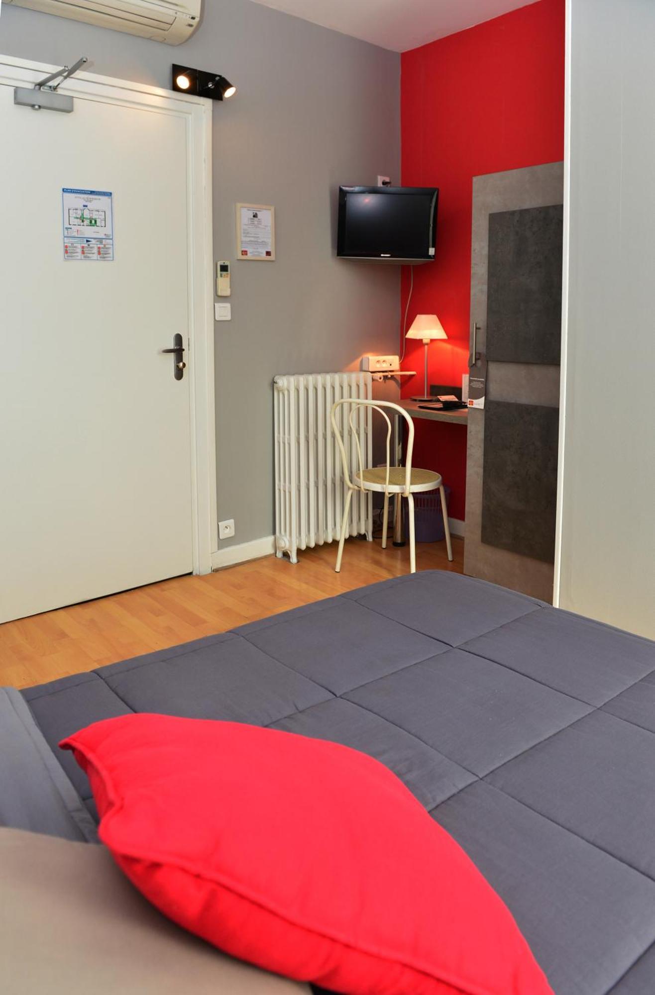 Hotel La Croix Blanche Tarbes Cameră foto